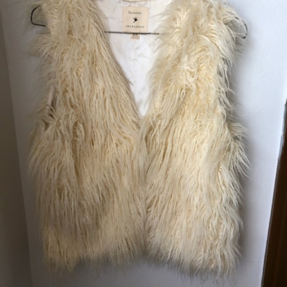 Vest - Picture 3 of 4